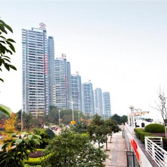 滨江路廊桥水岸